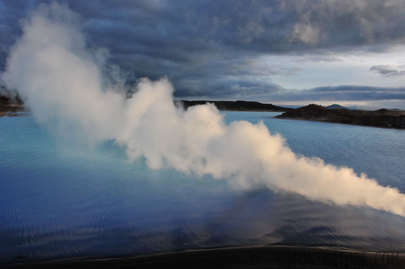 Lake Myvatn region [28 mm, 1/125 sec at f / 14, ISO 400]